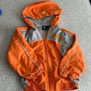 Tennessee volunteers zip up jacket